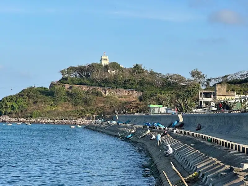 Lang Chut fishing-village seawall, photo 8