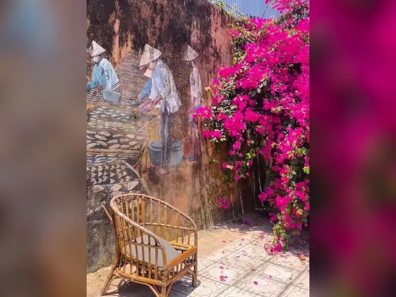 Bougainvillea lane and murals, photo 10