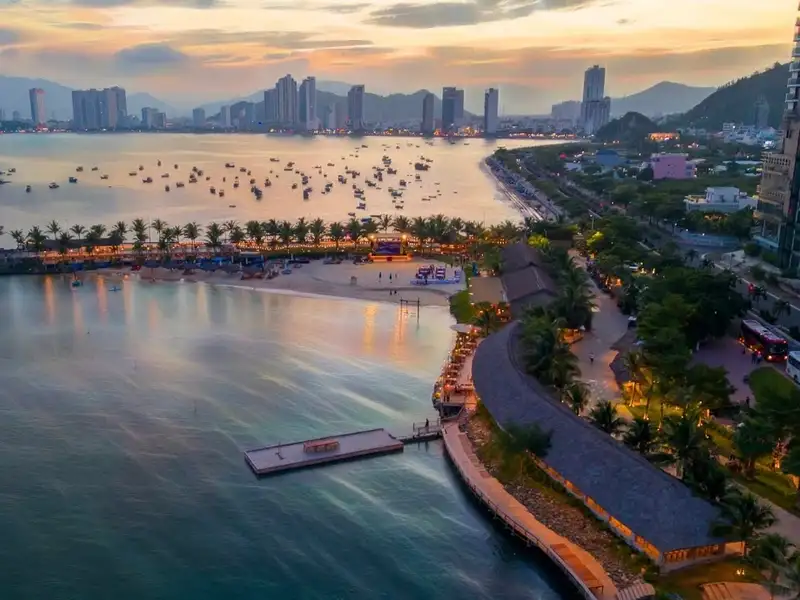 Marina Beach Club ("Hoàng hôn tỉ đô")